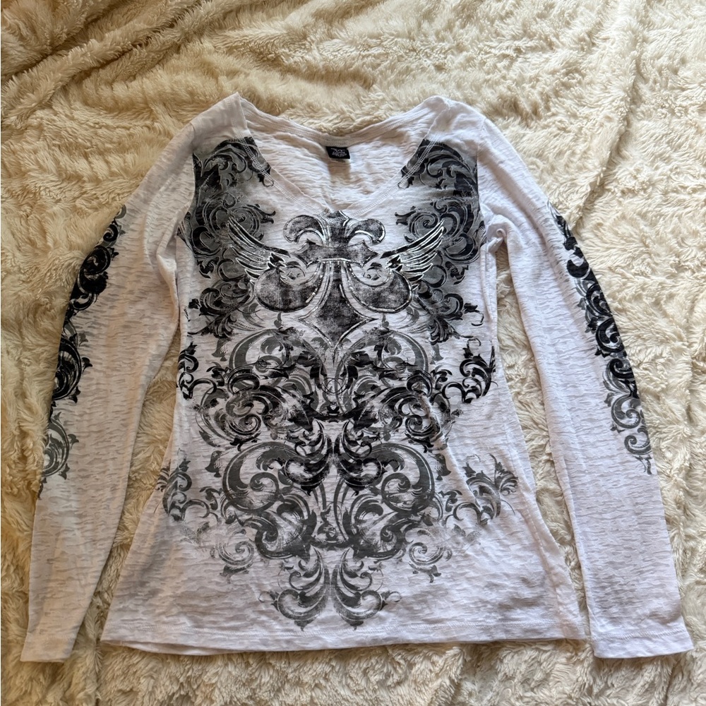 Vintage White and Black Graphic Long Sleeve Top-